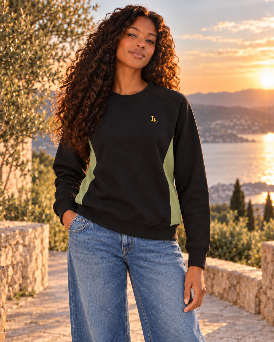 Lalesia Comfort light sweatshirt – Model mit blauer weiter Jeans