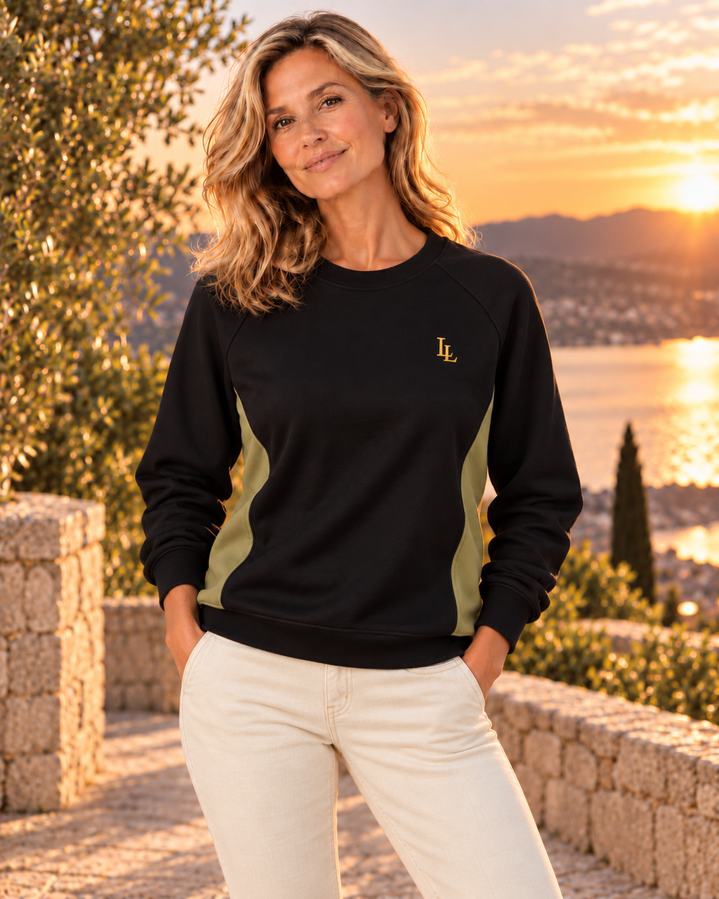Lalesia Comfort light sweatshirt – Älteres Model mit ecrufarbener Jeans