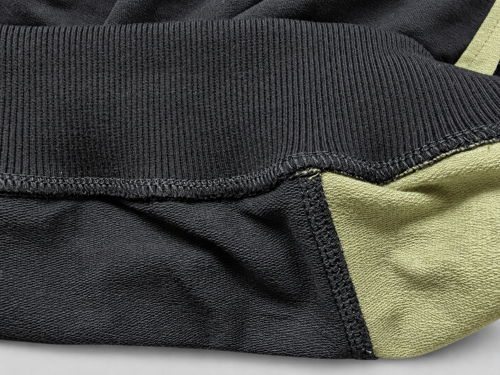 Lalesia Comfort light sweatshirt – Detail ungeborstete Innenseite Rippbund und Nähte